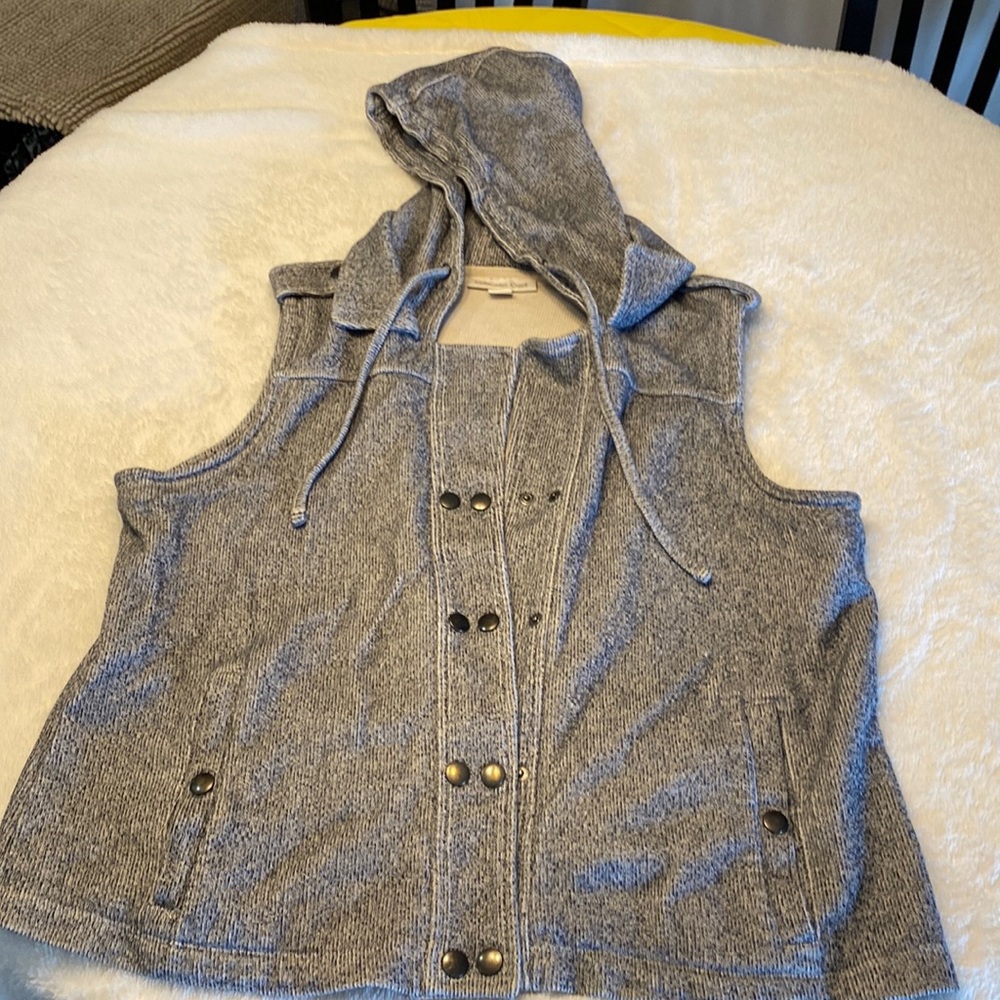 100% cotton vest with pockets and hood!